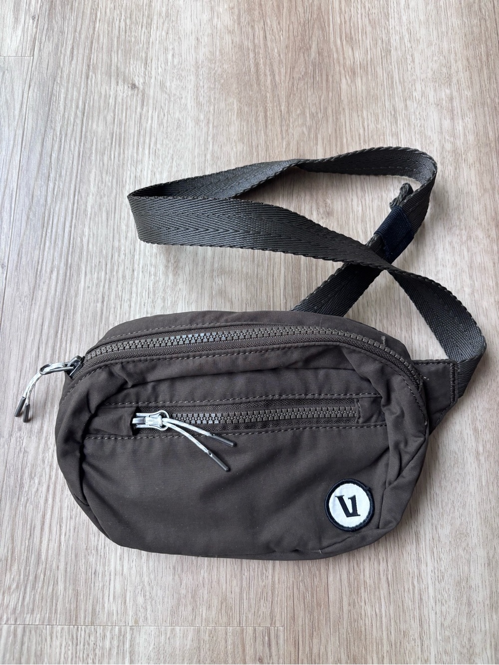 Vuori Hip Pack Belt Bag Performance Waist Bag Fanny Pack Java Brown
